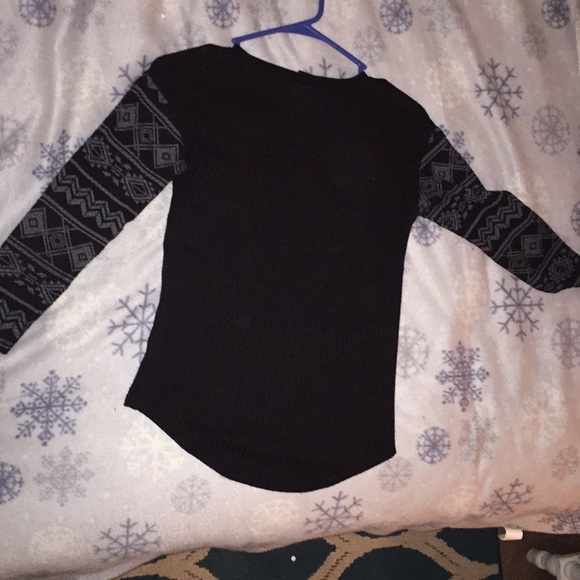 simple and cute black long sleeve - Picture 2 of 2